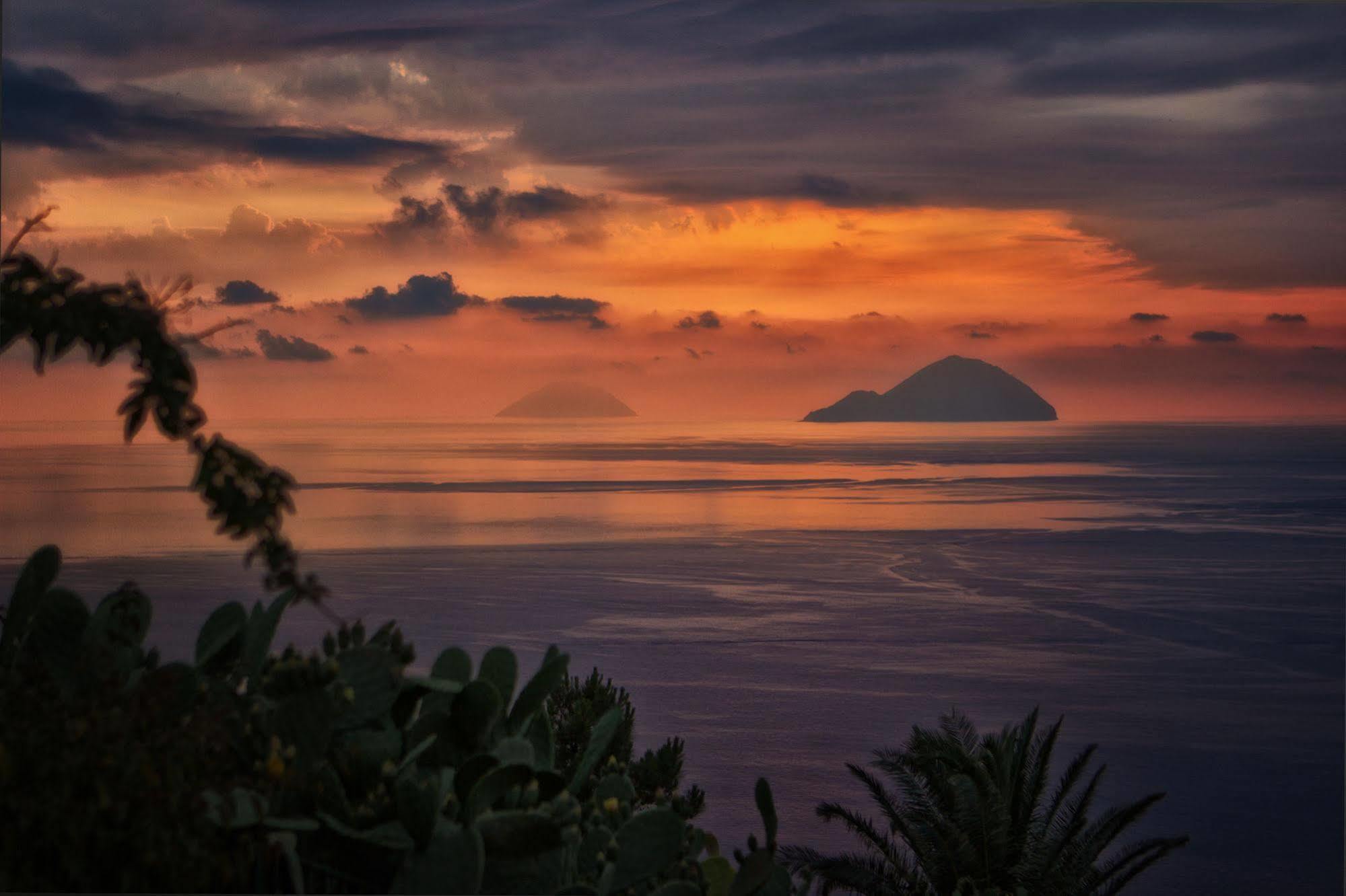 Punta Sallustro Lipari Екстер'єр фото
